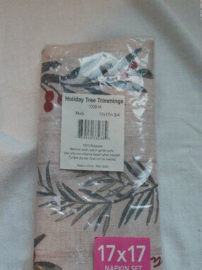 Holiday Tree Trimmings 17 x 17 Napkin Set of 4 NEW #100914